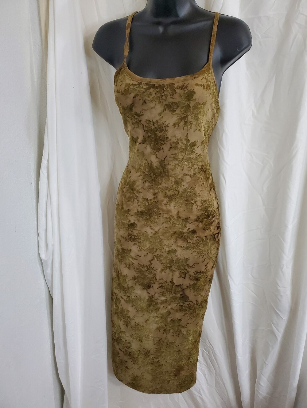 Tan golden mustard Moss velvet floral printed spaghetti strap dress size Medium